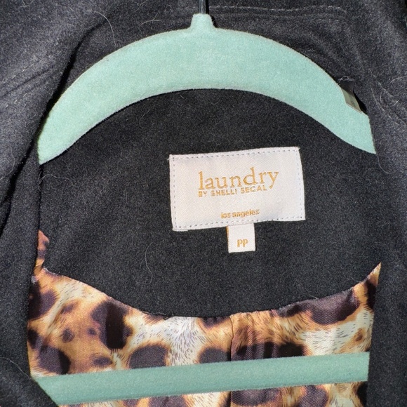 LAUNDRY COAT - Picture 7 of 7